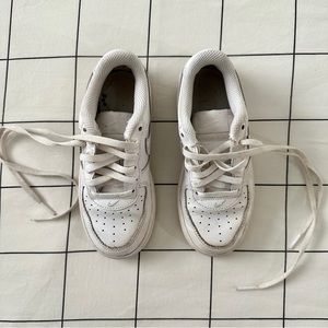 KIDS: nike air force 1s